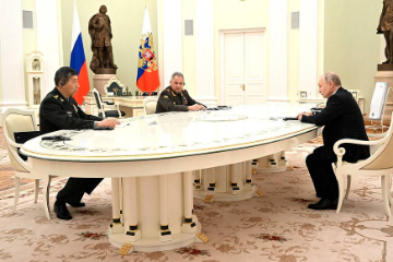 俄罗斯总统普京会见中国国防部长李尚福