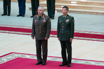 中俄两国国防部长会谈 在维护各自核心利益上互予坚定支持