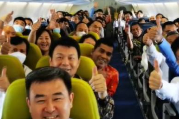 实拍中国国产喷气式支线客机ARJ21海外（印尼）首飞