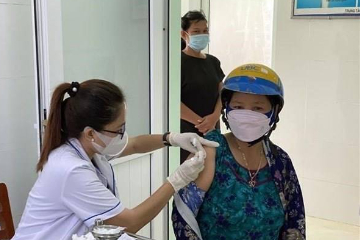 越南冠病病例激增 河内人多场所须戴口罩