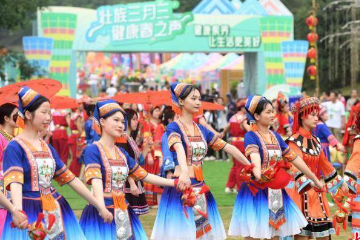 “壮族三月三”狂欢一整月 东南亚客人赞“和宋干节一样过瘾”