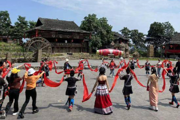 海外华裔青少年体验广西民俗 感知中华文化