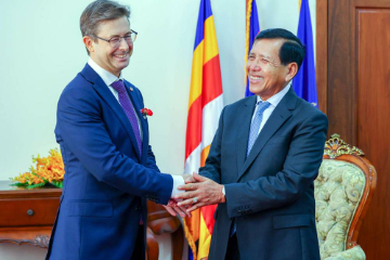 Cambodia, Australia to Boost Cooperation in Public Administration Reform