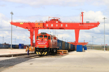 China's largest land port sees record H1 railway freight