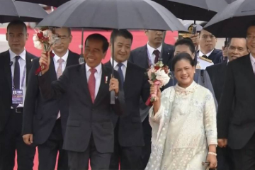 印尼总统佐科抵达成都，将出席大运会开幕式并对中国进行访问