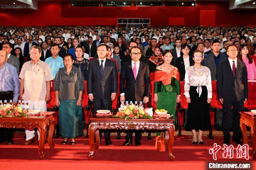 中柬建交65周年文艺晚会暨“美丽中国·七彩云南”文化交流系列活动在柬埔寨首都金边隆重举行