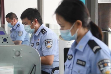 中缅边境瑞丽口岸暑期超77万人次出入境