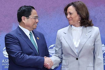 越南总理范明政与美国副总统举行双边会晤