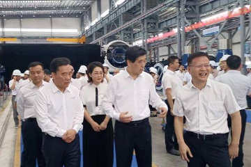 广西防城港市新能源装备产业集群项目主机厂首批海陆风机下线