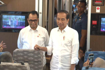Indonesian president takes ride on Jakarta-Bandung High-speed Railway