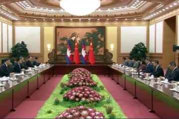 中国国家主席习近平会见柬埔寨首相洪玛奈