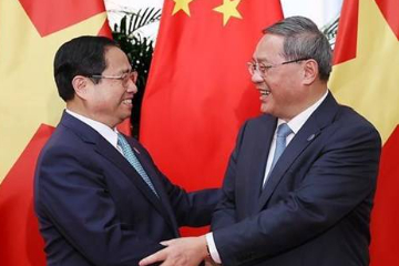 中国总理李强会见越南总理范明政