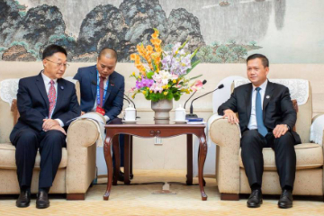 广西壮族自治区党委书记刘宁拜会柬埔寨首相洪玛奈