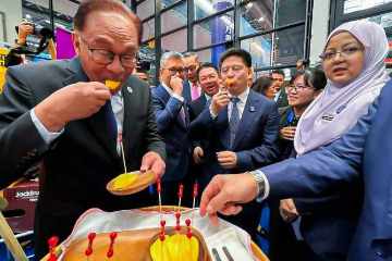 12小时匆匆访华 马来西亚首相到中国—东盟博览会推介农品外销