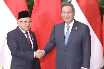 Chinese premier meets Indonesian vice president