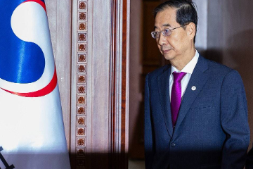 韩国会宪政史上首次通过总理撤职建议案