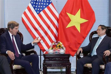 越南总理范明政会见美国总统气候问题特使克里