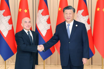 中国国家主席习近平会见柬埔寨国王西哈莫尼