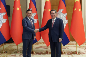 李强会见柬埔寨首相洪玛奈