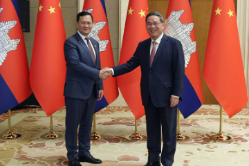 中国总理李强会见柬埔寨首相洪玛奈 签署多项合作协议