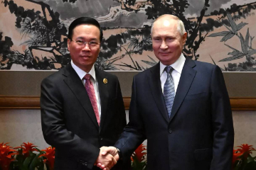 俄总统普京会见越南国家主席武文赏