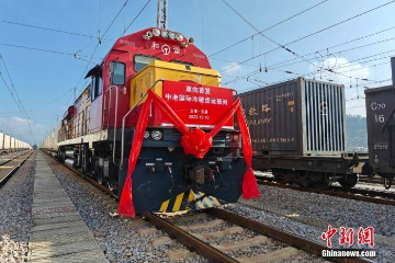 【足迹·丝路24小时】建起“致富路”“连心桥”“发展港” “一带一路”铺就繁荣之路