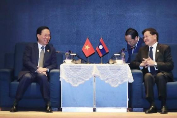 越南国家主席武文赏会见老挝国家主席通伦 