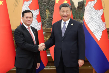 中国国家主席习近平会见柬埔寨首相洪玛奈