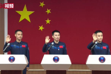 神舟十七号乘组首次公开亮相 中国空间站将迎最年轻乘组