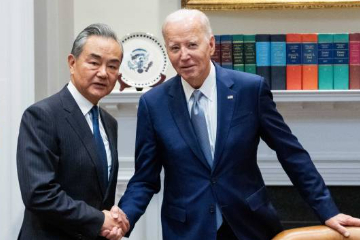 美国总统拜登会见中国外长王毅
