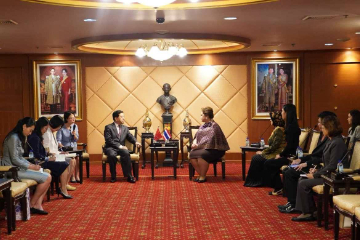 中国驻泰国大使拜会泰国高等教育与科研创新部长素帕玛