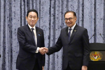 日本首相与马来西亚总理会谈 将加速协调安保能力支援