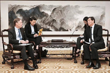 中国政府中东问题特使翟隽会见美国驻华大使伯恩斯