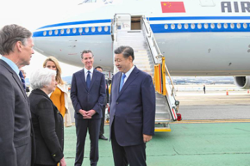 习近平抵达旧金山举行中美元首会晤 同时出席亚太经合组织第三十次领导人非正式会议