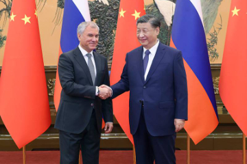 中国国家主席习近平会见俄罗斯国家杜马主席沃洛金