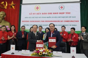 越中两国红十字会签署合作备忘录