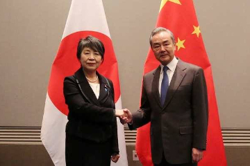 中国外长王毅会见日本外相上川阳子