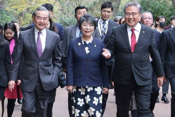 第十次中日韩外长会在韩国举行 同意为中日韩领导人会议创造条件