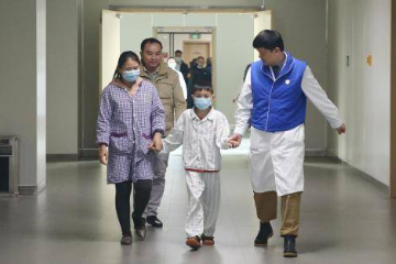 老挝5名先心病患儿到云南昆明治疗