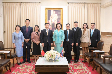 中国驻泰国大使会见泰国大理院院长阿诺查