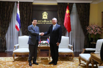 中国驻泰国大使拜会泰国新任教育部长蓬普