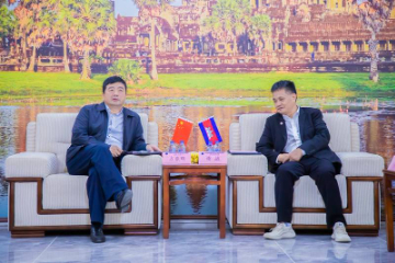 广西区人大副主任方春明莅临柬埔寨广西总商会调研考察
