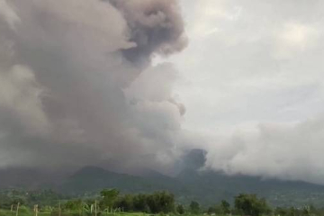 印尼马拉皮火山灾害：为何会有人爬火山？搜救为何暂停？