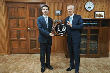 中国驻文莱大使肖建国拜会文莱首席大法官张惠安