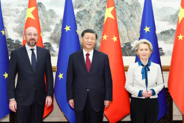 习近平会见欧洲理事会主席米歇尔和欧盟委员会主席冯德莱恩