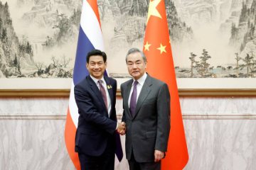 中国外长王毅会见泰国副总理兼外长班比
