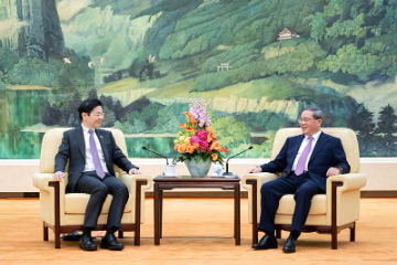 中国总理李强会见新加坡副总理兼财政部长黄循财