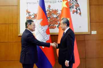 中国外长王毅会见柬埔寨副首相兼外交大臣宋金达