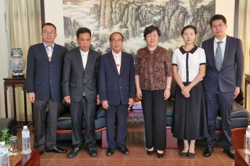 中国驻孔敬总领事刘红梅会见呵叻华侨华人联合会主席一行