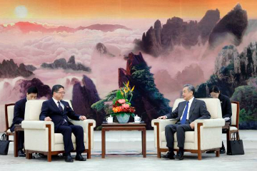 中国外长王毅会见朝鲜外务省副相朴明浩